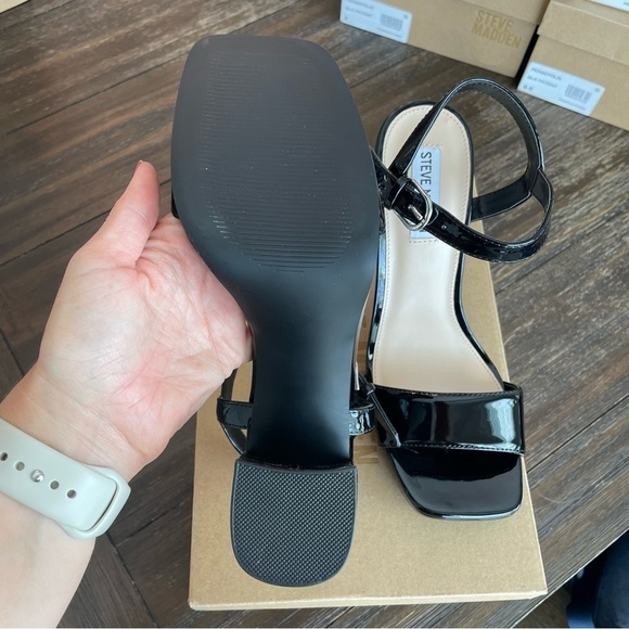 New Steve Madden Persepoliss Black Patent Block Heel Sandals - Picture 6 of 10